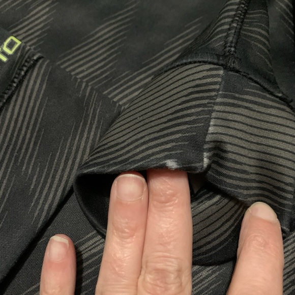 Youth Large black under armour hoodie - Picture 2 of 3